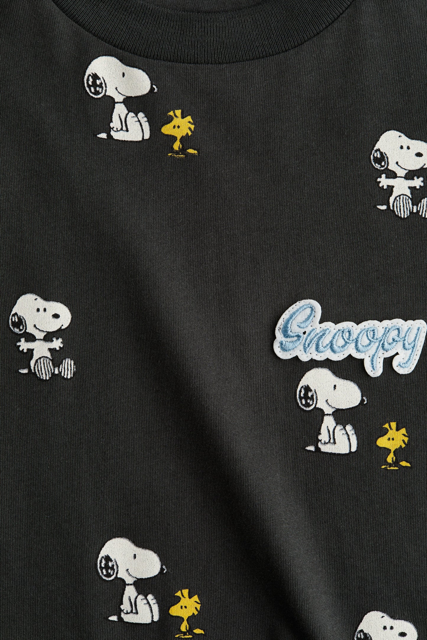 CAMISETA SNOOPY OVERSIZED NEGRA