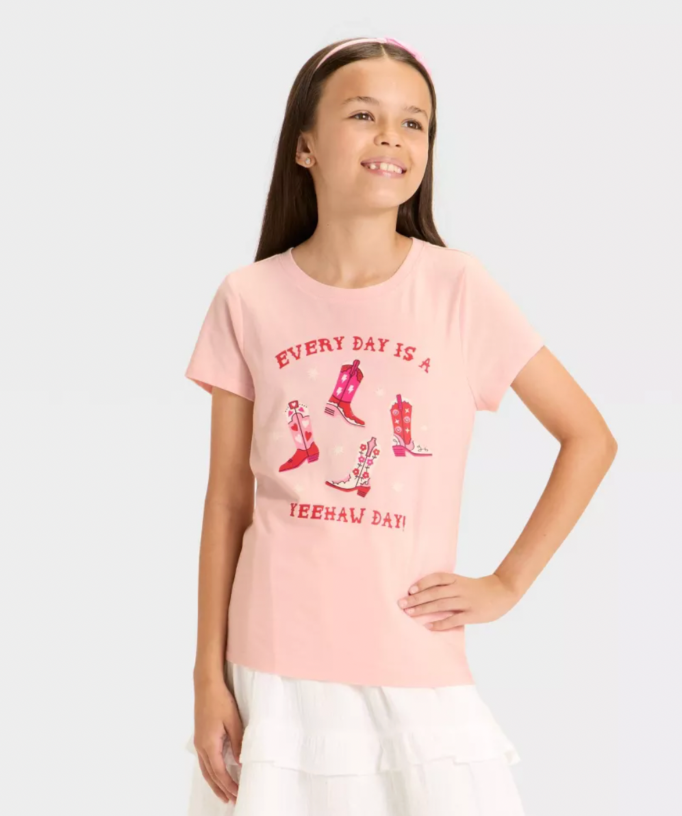 Camiseta rosa de botas