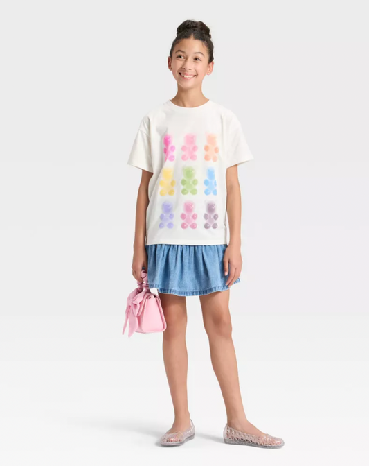 Camiseta blanca de gomitas colores