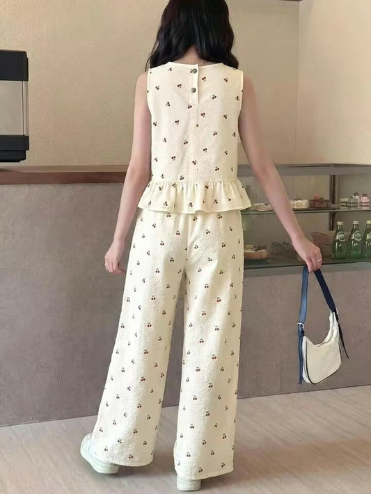 CONJUNTO BEIGE ESTAMPADO CEREZAS
