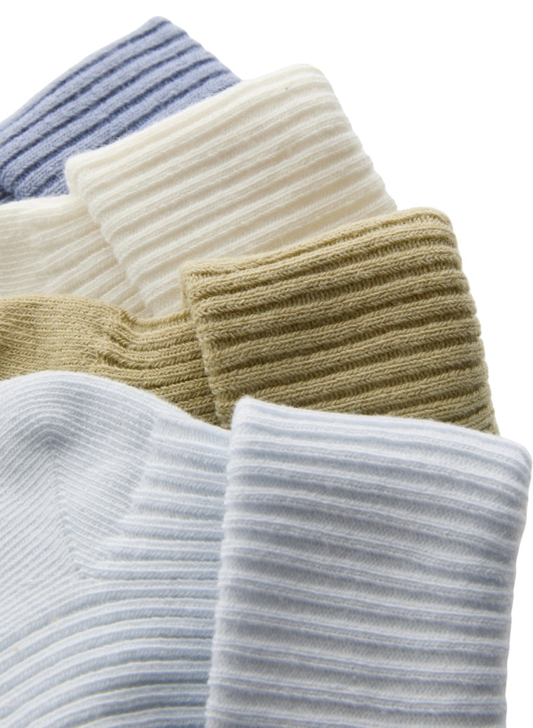 4 PARES DE CALCETINES
