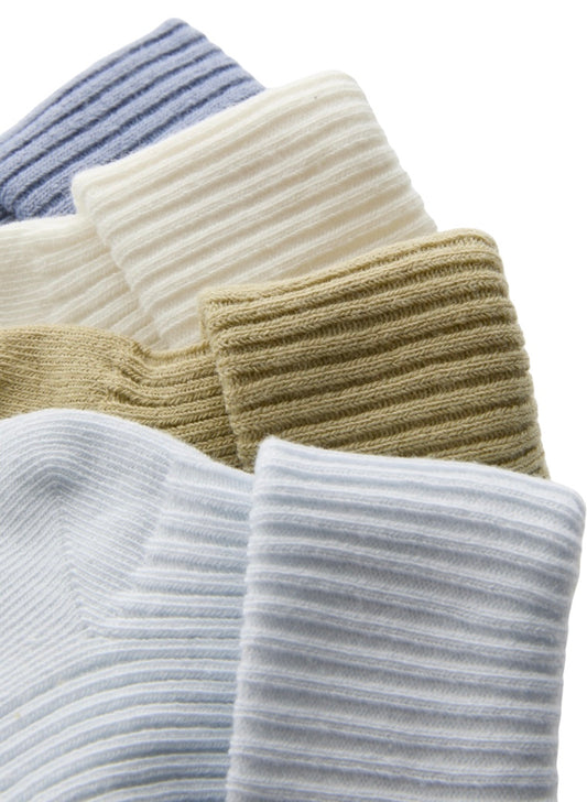 4 PARES DE CALCETINES