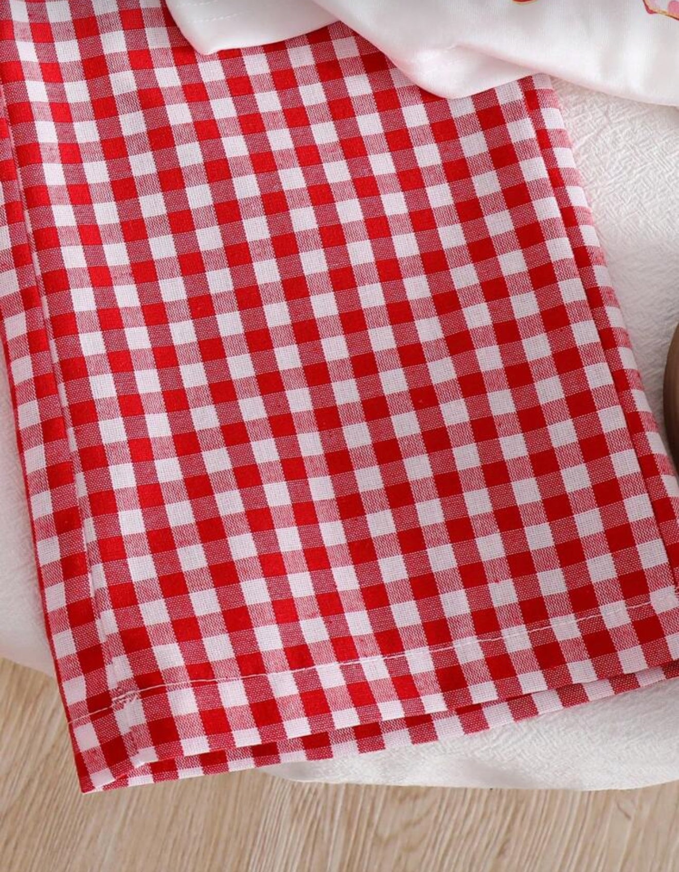 Conjunto fresas y pantalón cuadros