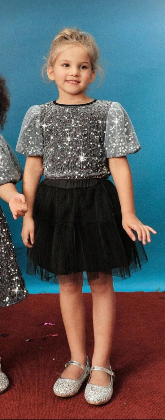 conjunto gris con negro lentejuelas