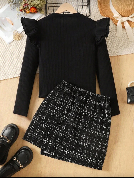 Conjunto falda cuadros y camisa negra