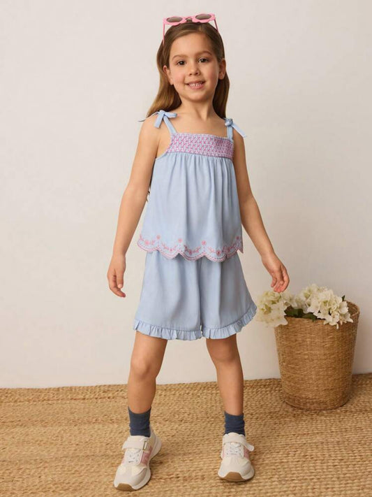 Conjunto azul con bordado rosa