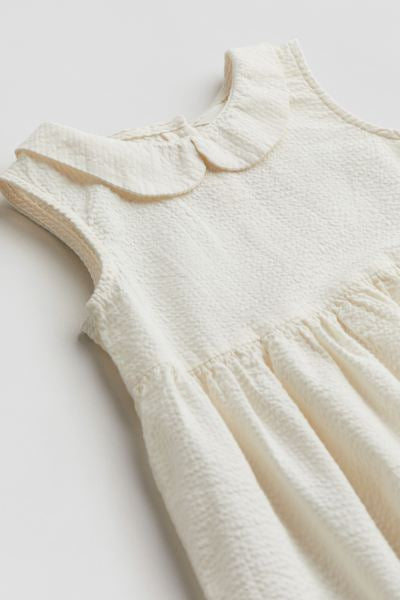 Vestido Beige cuello peter pan