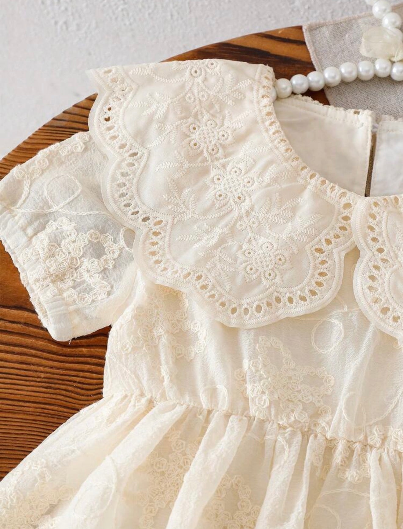 VESTIDO ENCAJE BEIGE CUELLO PETER PAN
