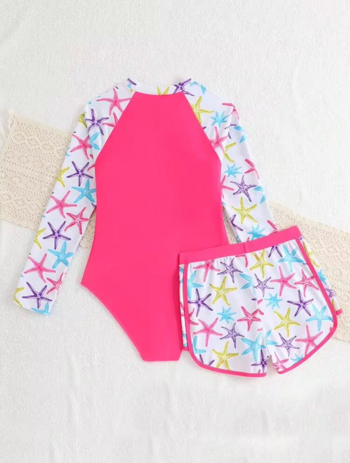 TRAJE DE BAÑO ROSA CON ESTRELLAS DE MAR