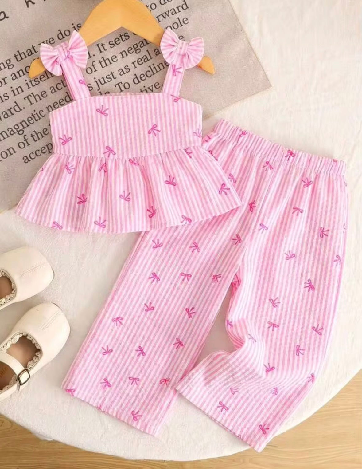 CONJUNTO ROSA CHONGUITOS EN LOS HOMBROS