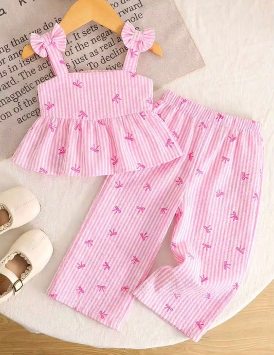 CONJUNTO ROSA CHONGUITOS EN LOS HOMBROS