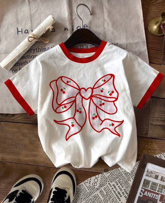 CAMISETA BLANCA CON MOÑO CEREZAS