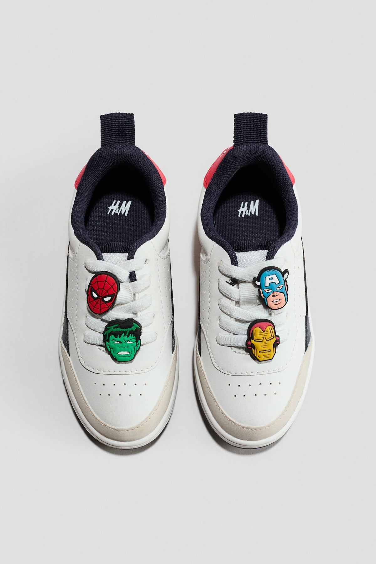 TENIS BLANCOS MARVEL
