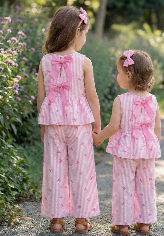 CONJUNTO ROSA CHONGUITOS EN LA ESPALDA