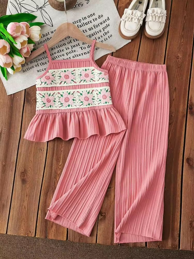 CONJUNTO ROSA DE TEJIDO PEQUEÑO
