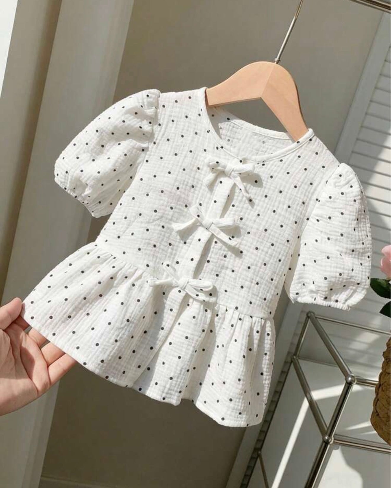 Blusa puntitos negros