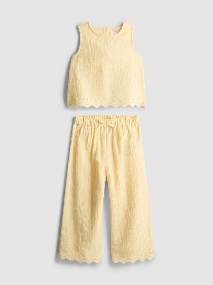 CONJUNTO AMARILLO DE BLUSA SIN MANGAS Y PANTALÓN