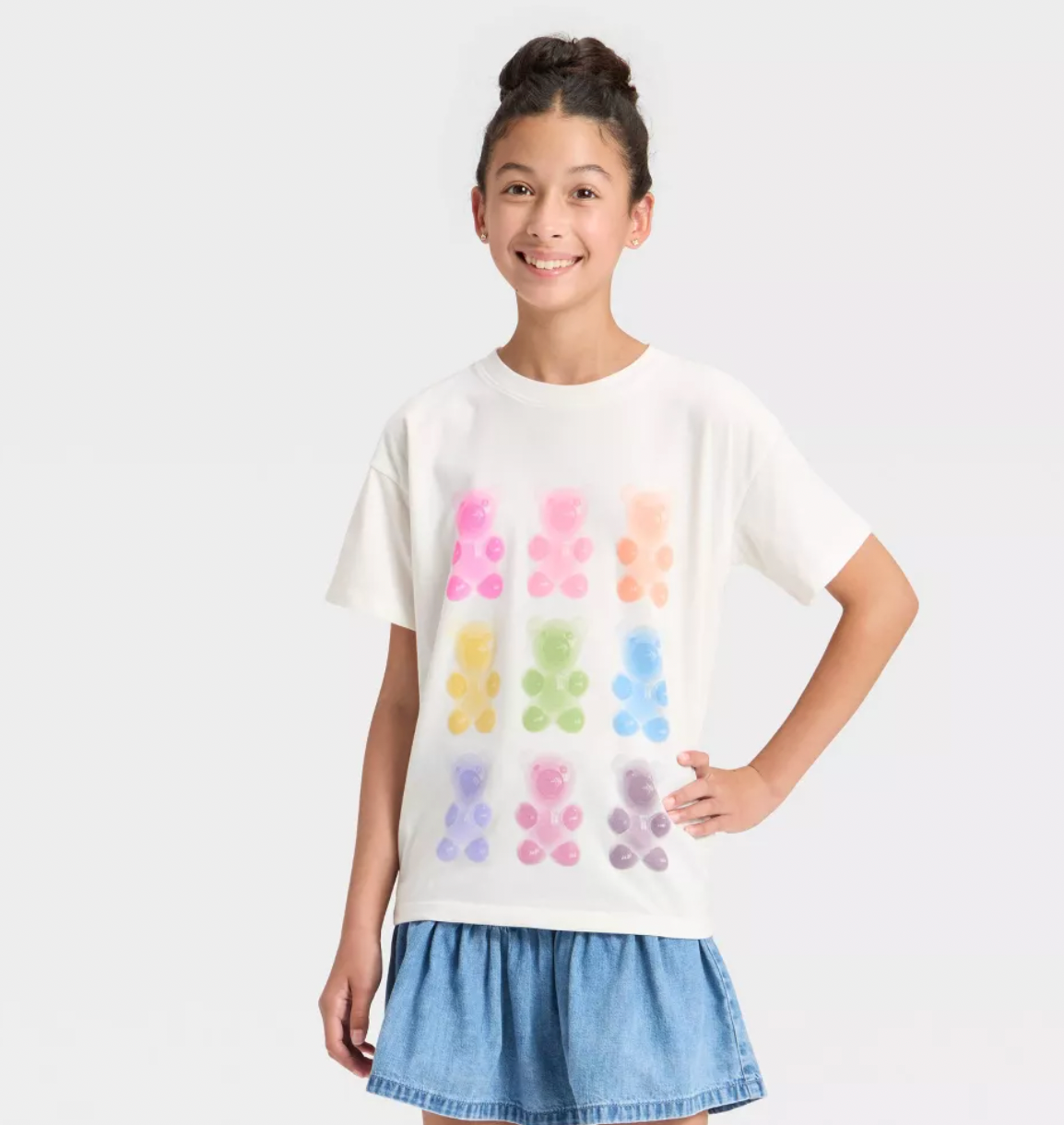 Camiseta blanca de gomitas colores