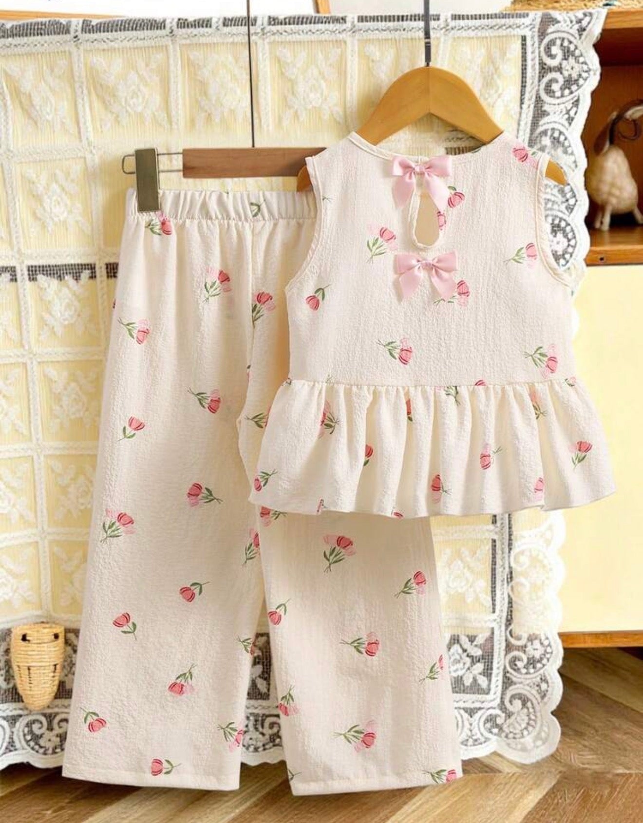 CONJUNTO BEIGE TULIPANES