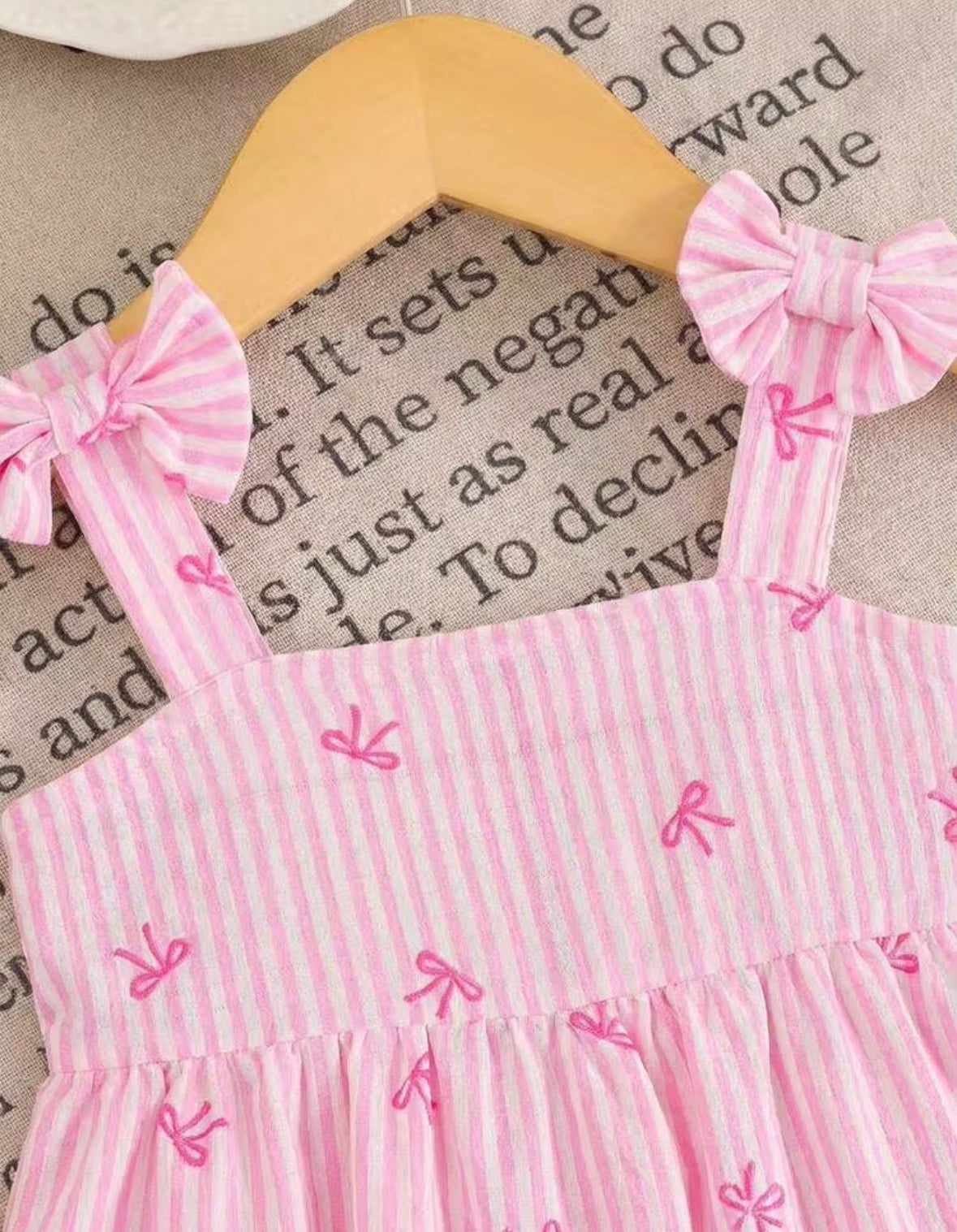 CONJUNTO ROSA CHONGUITOS EN LOS HOMBROS