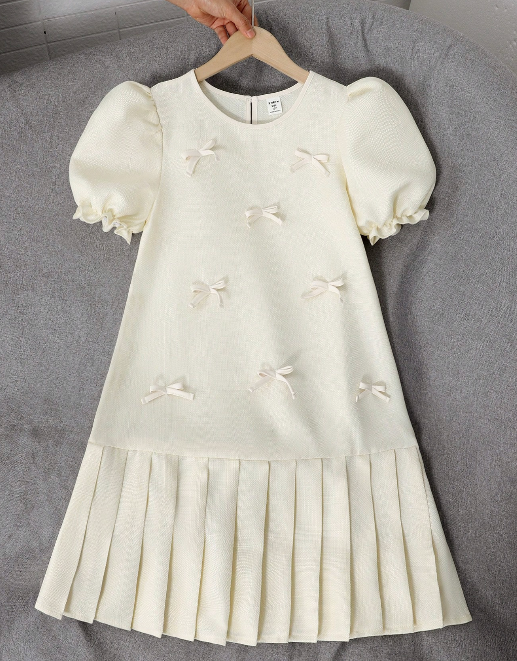 VESTIDO BLANCO CHONGUITOS Y PALETONES