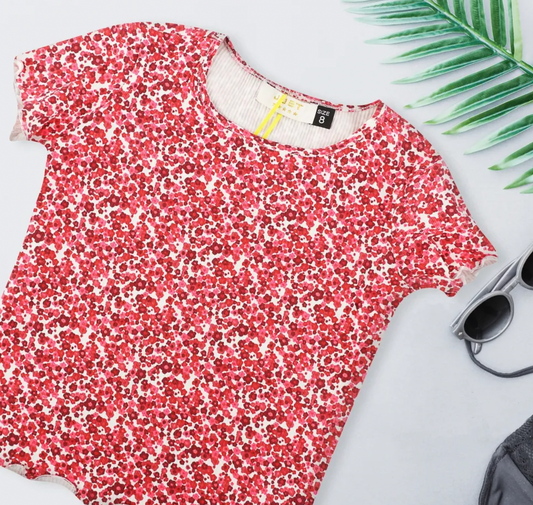Camisa estampada de flores rojas