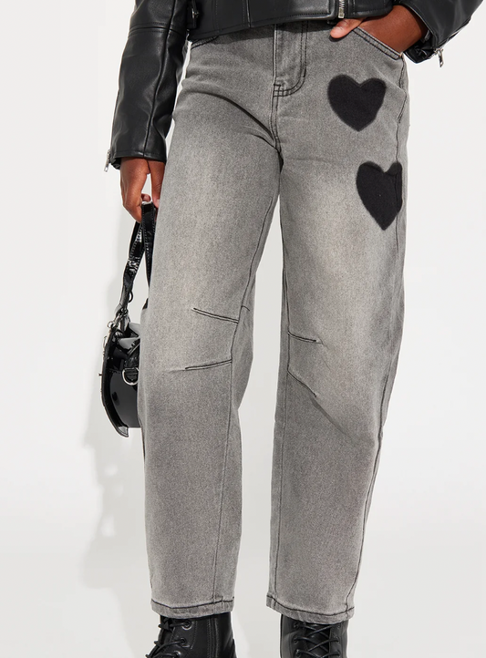 Jean Ancho con Corazones
