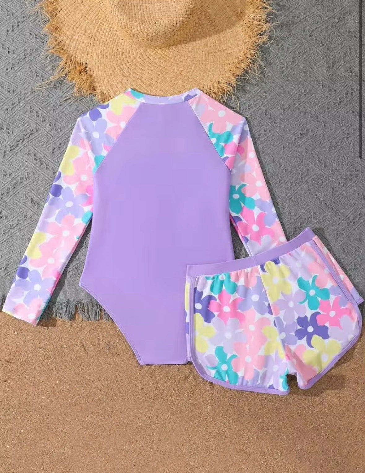 TRAJE DE BAÑO SHORT LILA FLOREADO