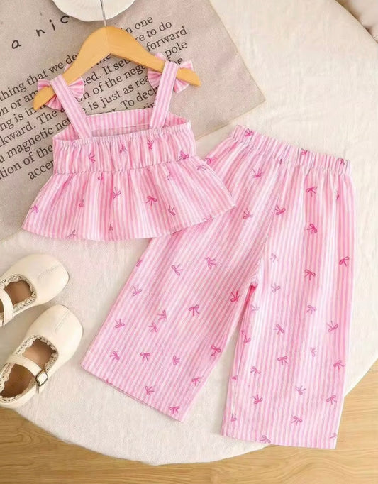 CONJUNTO ROSA CHONGUITOS EN LOS HOMBROS