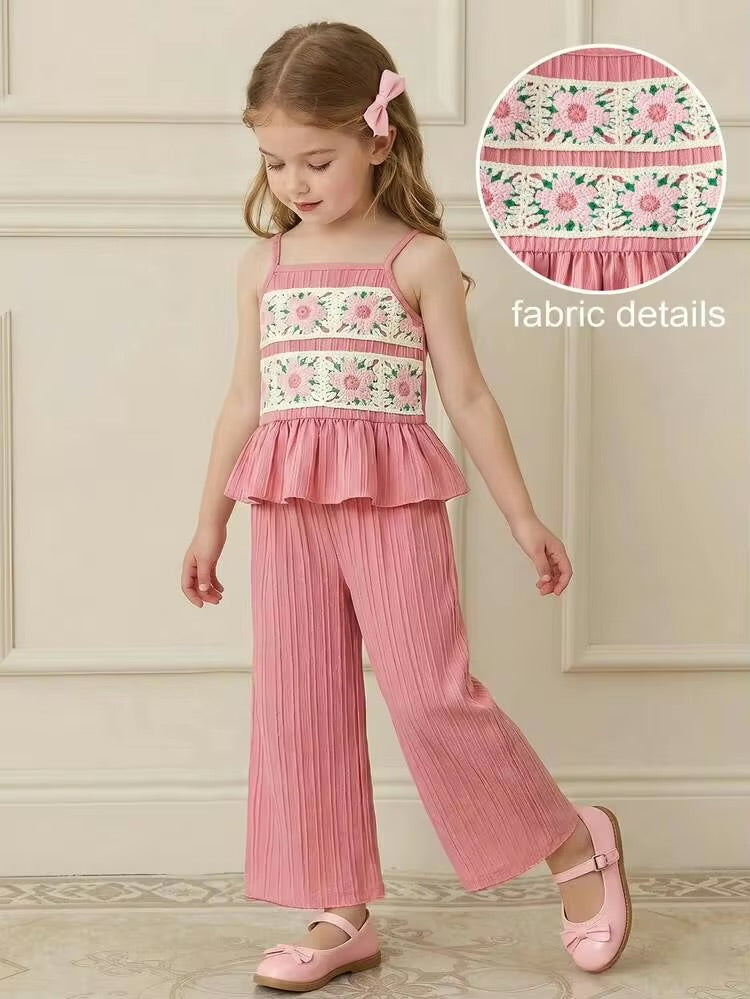 CONJUNTO ROSA DE TEJIDO PEQUEÑO