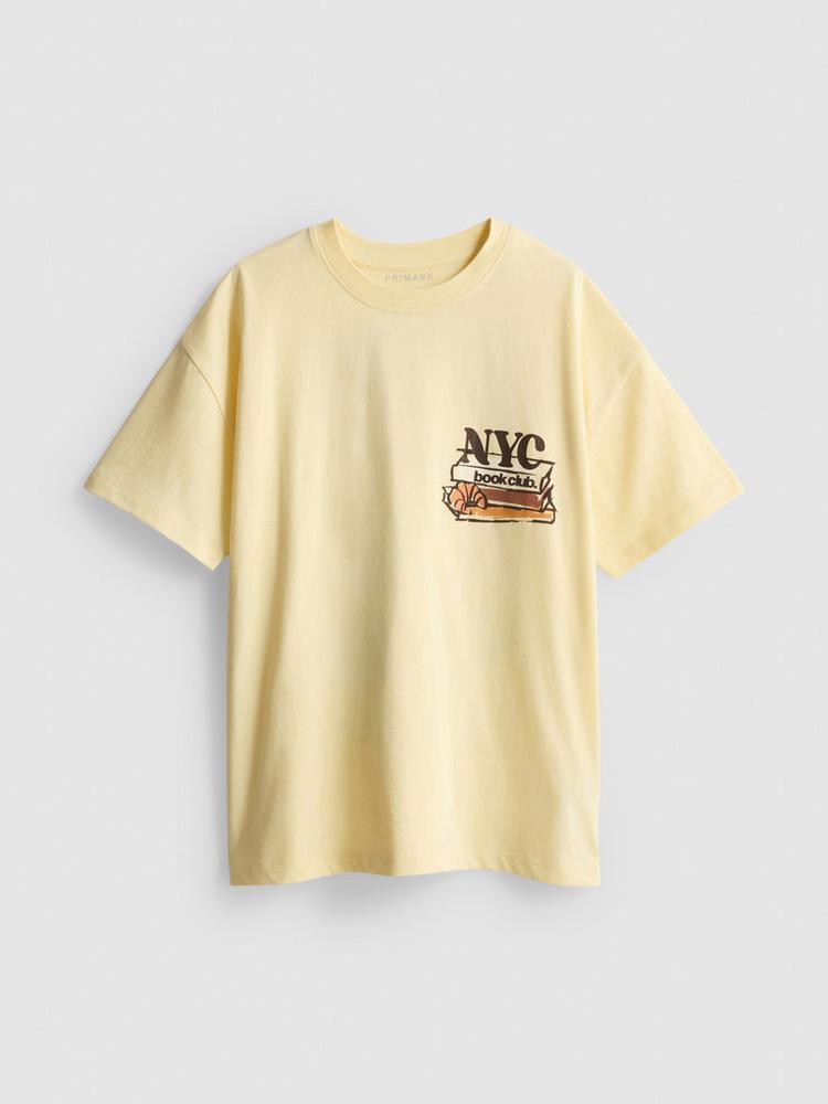 CAMISETA CON DISEÑO DE NYC BOOK CLUB