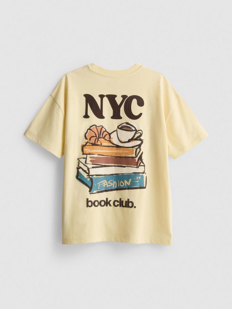 CAMISETA CON DISEÑO DE NYC BOOK CLUB