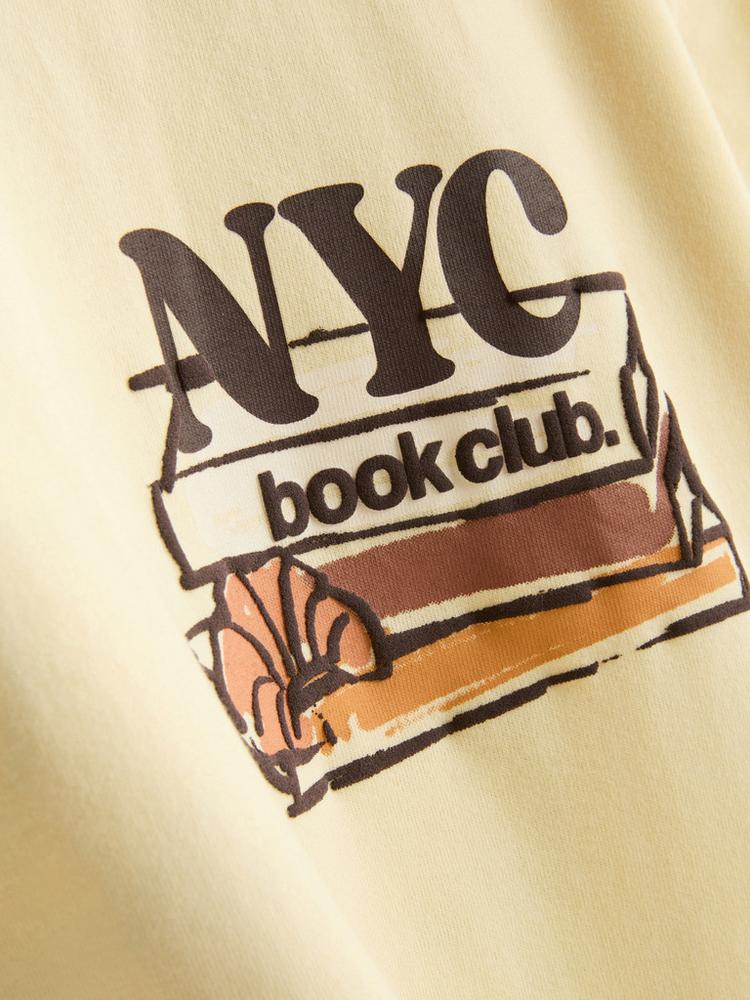 CAMISETA CON DISEÑO DE NYC BOOK CLUB