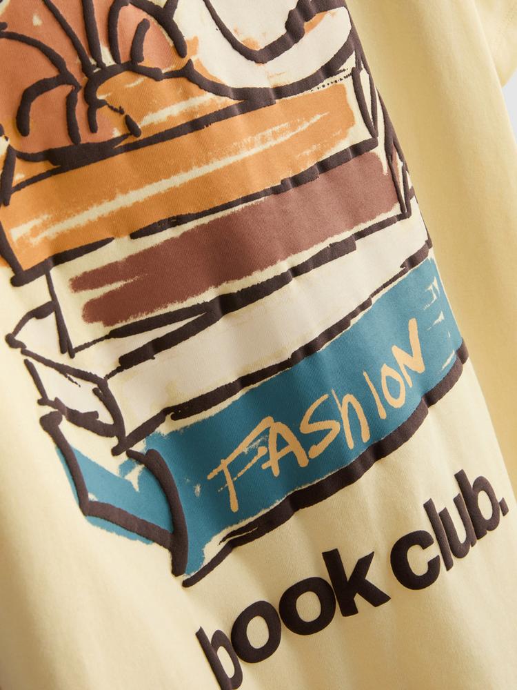 CAMISETA CON DISEÑO DE NYC BOOK CLUB