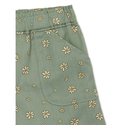 Short verde con margaritas