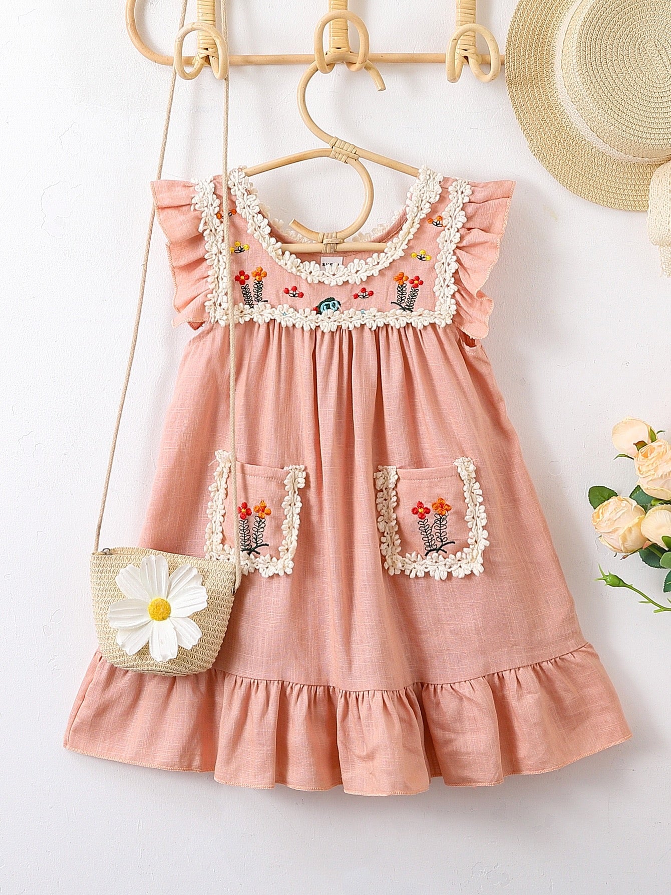 Vestido Rosado con Florecitas