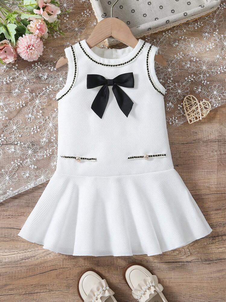 VESTIDO BLANCO CON CHONGO NEGRO