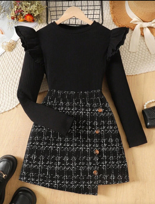 Conjunto falda cuadros  y camisa negra