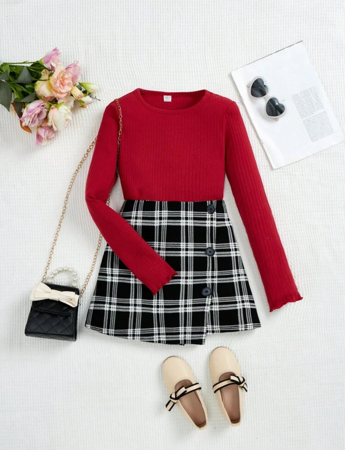 CONJUNTO FALDA CUADRICULADA Y CAMISA ROJA