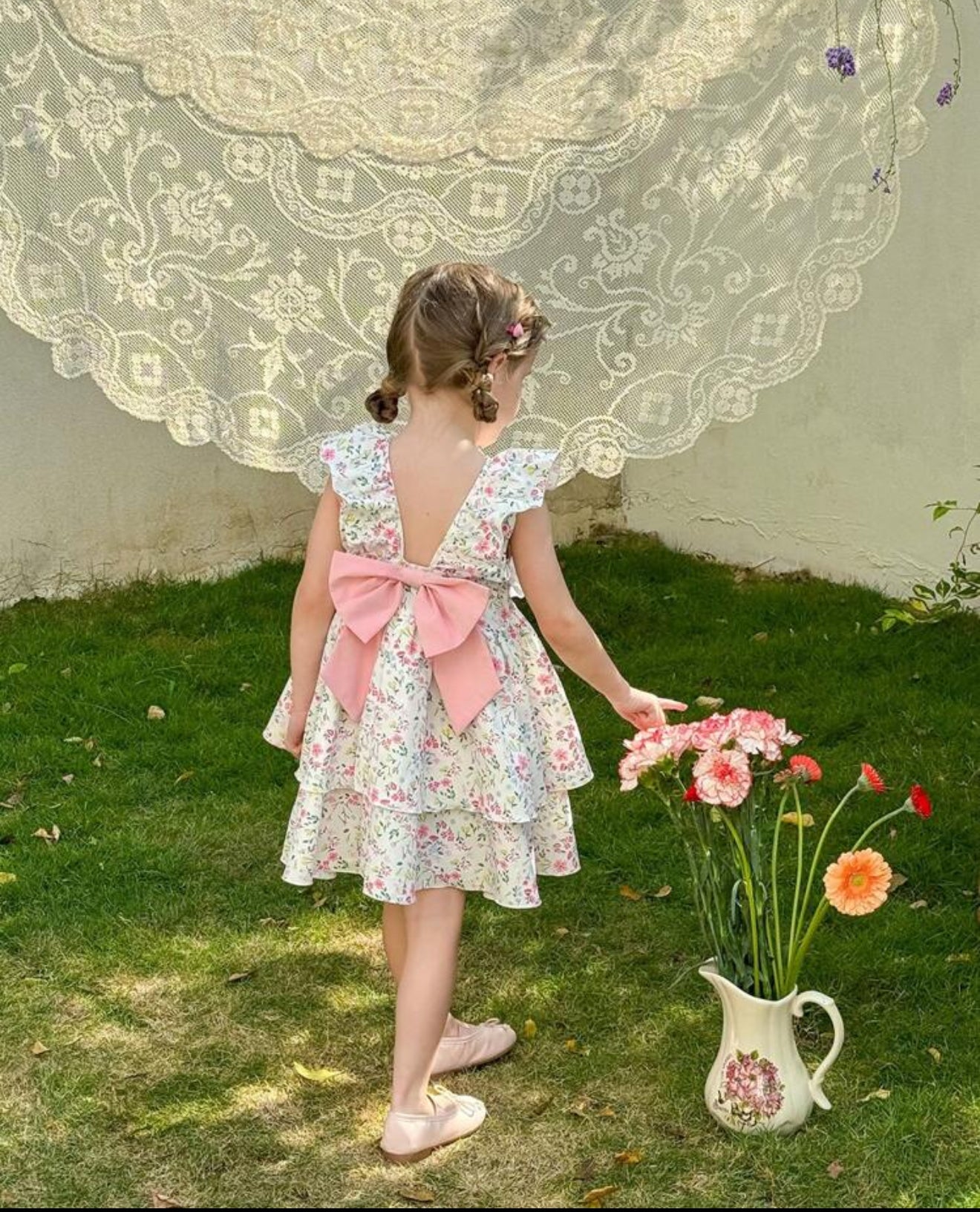 Vestido flores  con chongo en la espalda