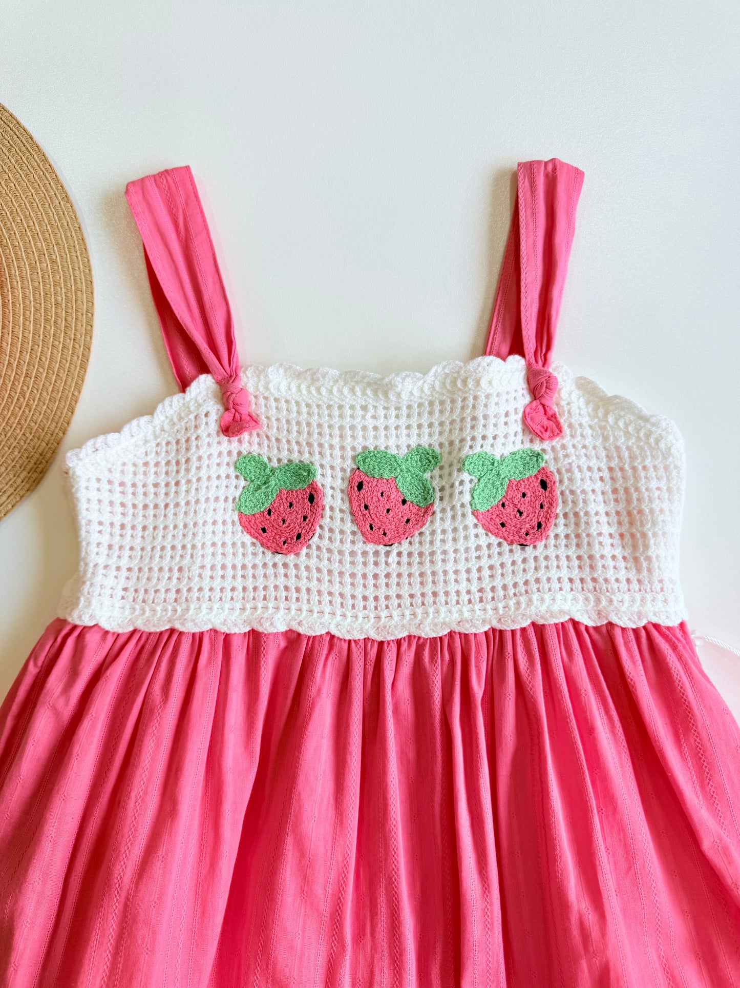 Vestido Rosa De Fresa Con Sombrero