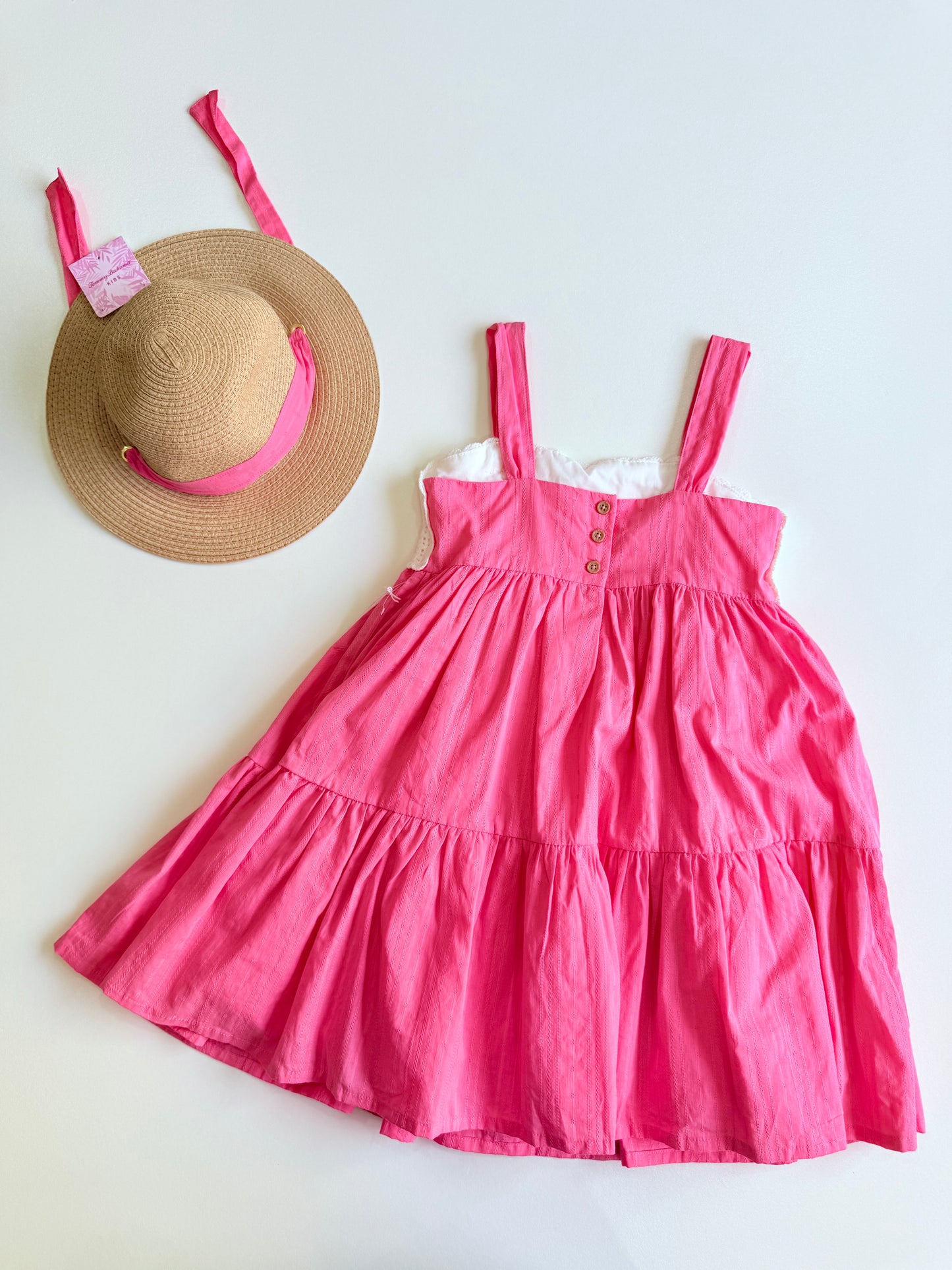 Vestido Rosa De Fresa Con Sombrero