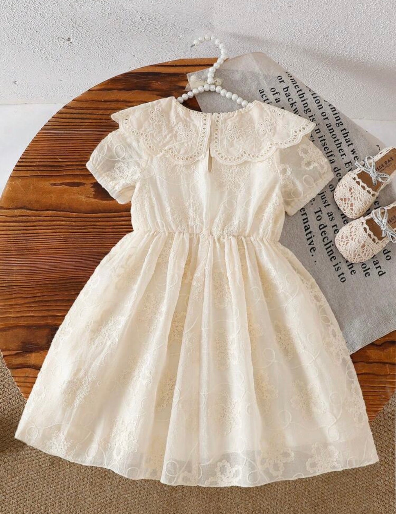 VESTIDO ENCAJE BEIGE CUELLO PETER PAN