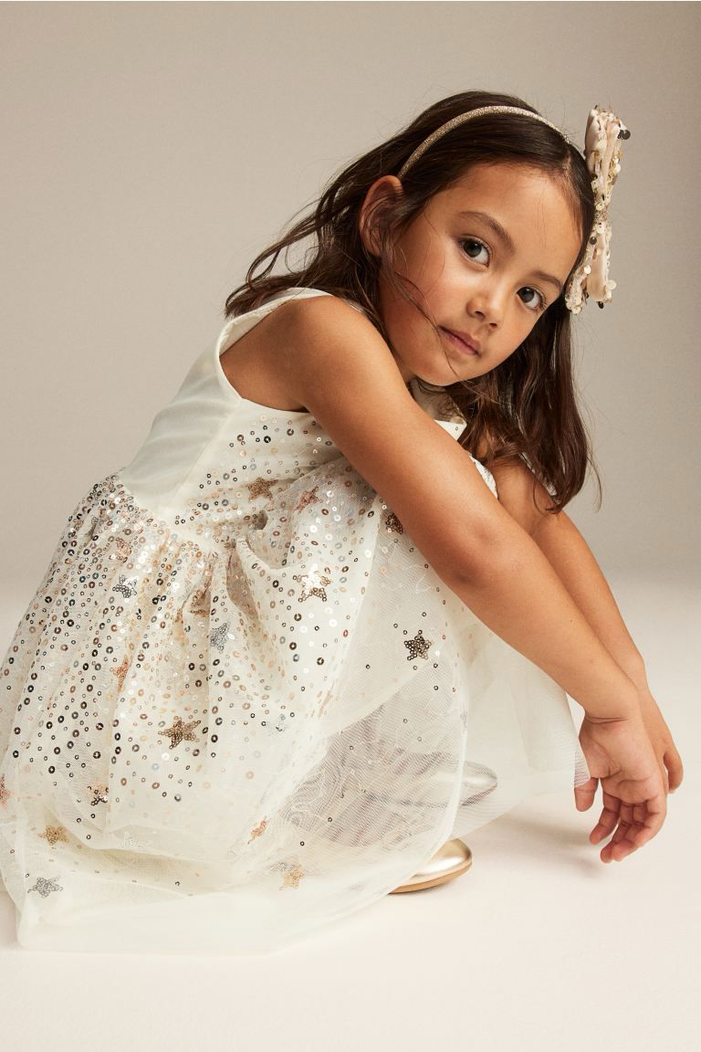 Vestido Blanco con Estrellas y Lentejuelas