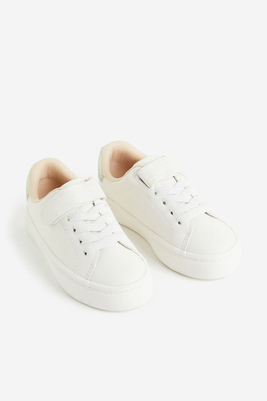 Tenis Blancos con detalle verde