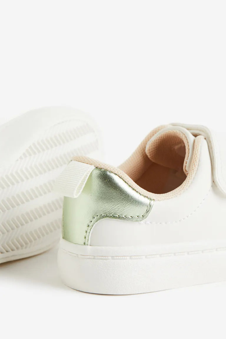 Tenis Blancos con detalle verde