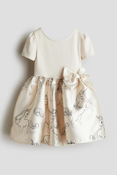 Vestido beige  falda satin caballitos